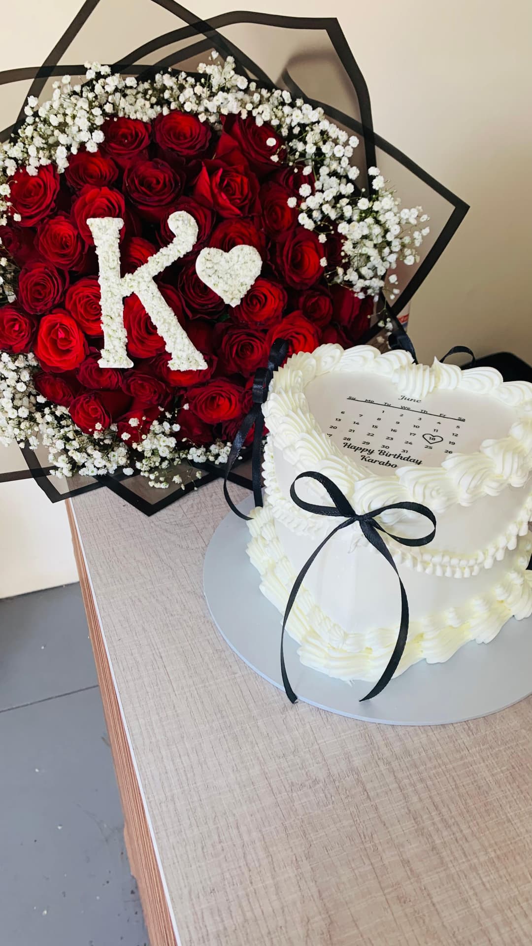 40 Red Roses & 18cm Heart Cake